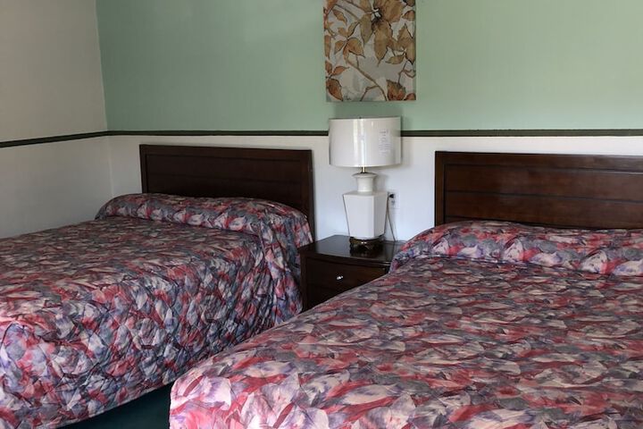 Basic Double Room 2 Queen Beds (6 of 7)