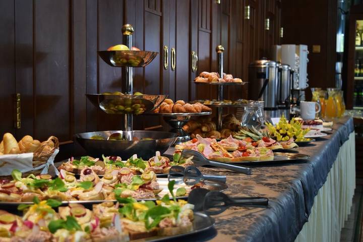 Breakfast/Coffee Service 48 of 84