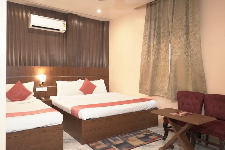 Room 2 of 10