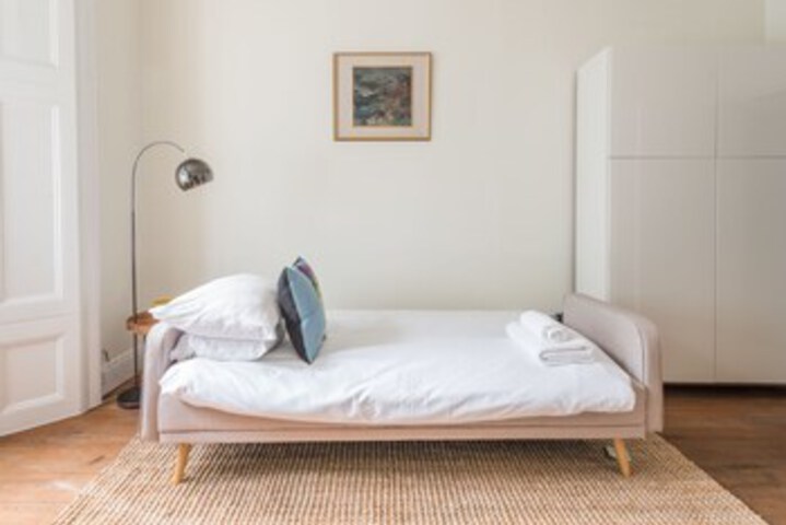 Room 8 of 27