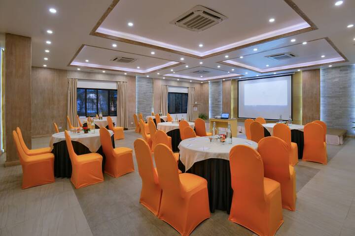 Ballroom/Hall 41 of 55