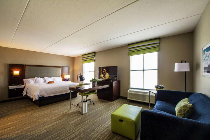 King Accessible Room with Refrigerator Non-Smoking (14 of 27)