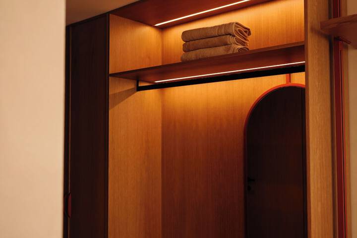 Room 6 of 37