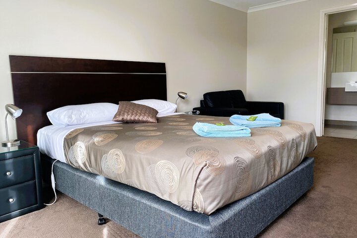 Room 5 of 16