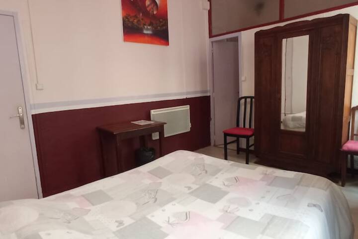 Room 6 of 18