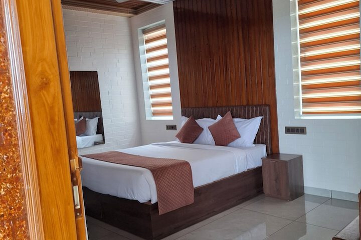 Room 5 of 13