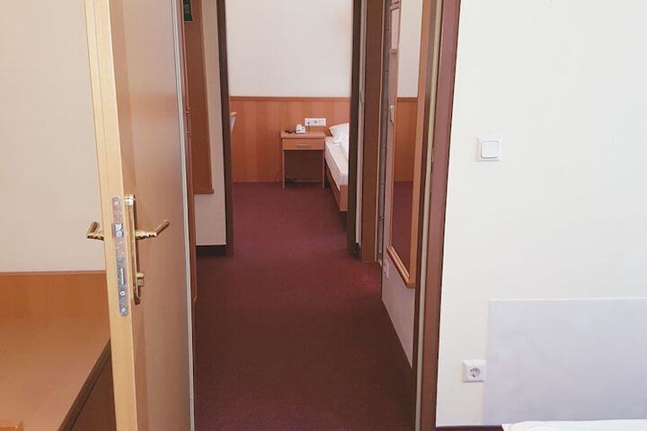 Room 35 of 133