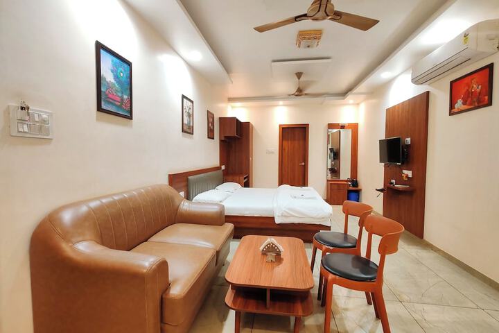 Room 2 of 6