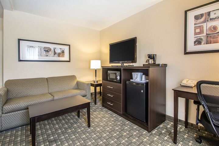 Room 13 of 32