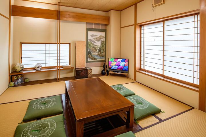 Room 11 of 22