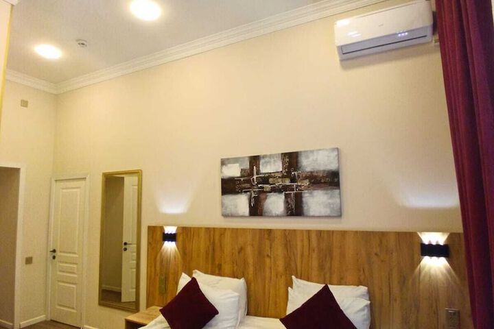Room 9 of 19