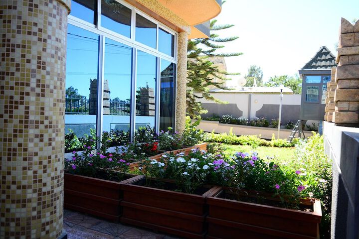 Hotel Exterior 2 of 10