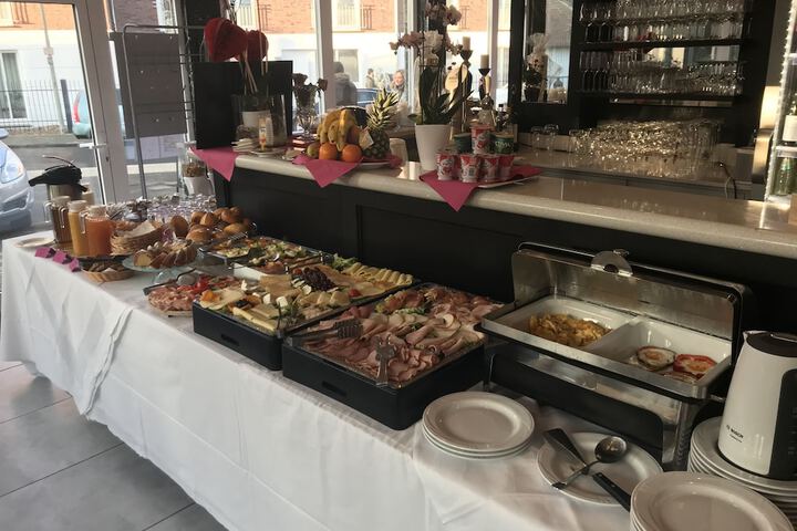 Dining 54 of 63