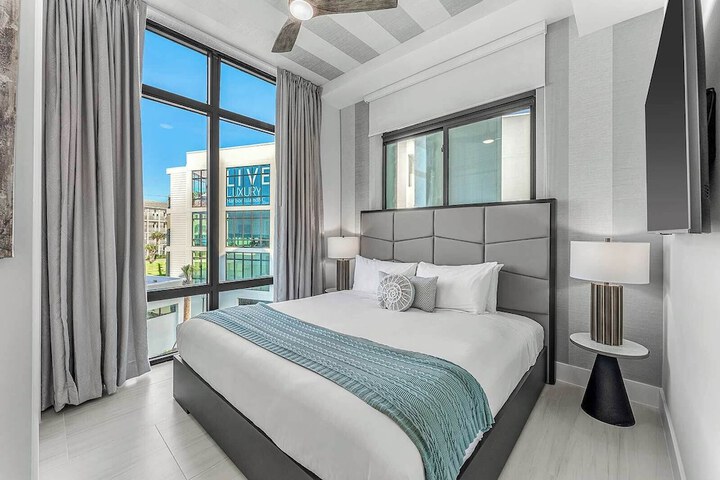 Room 20 of 102