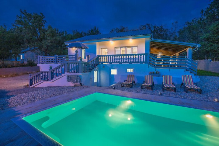 Pool 39 of 59