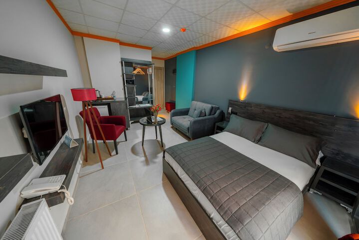 Room 8 of 27