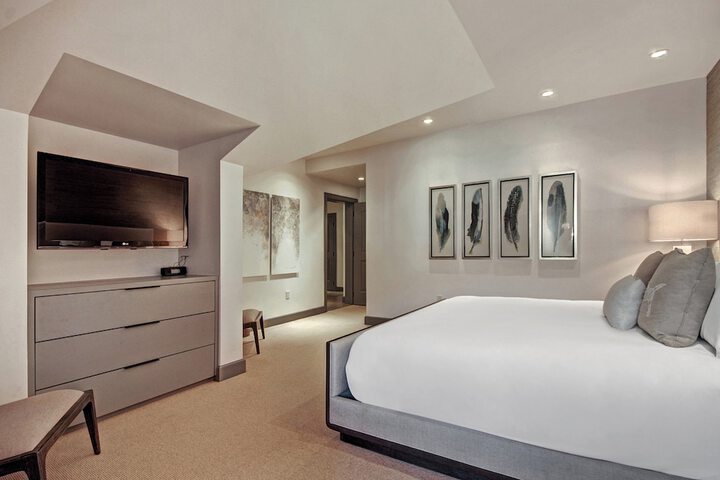 Room 55 of 569