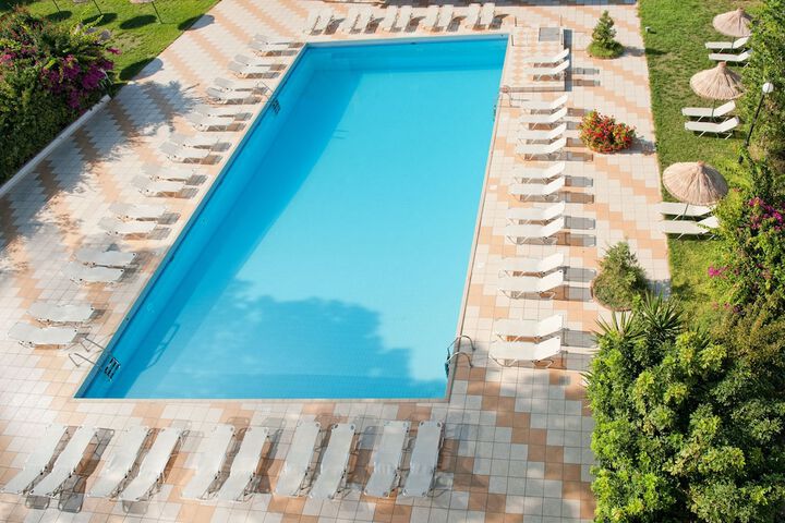 Hotel Pool