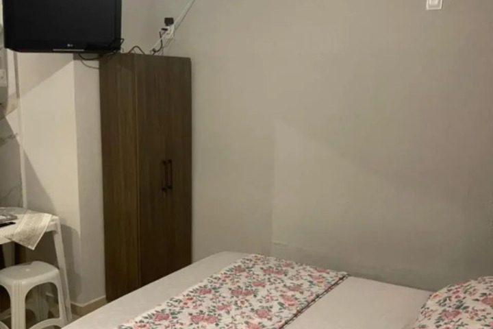 Room 3 of 8