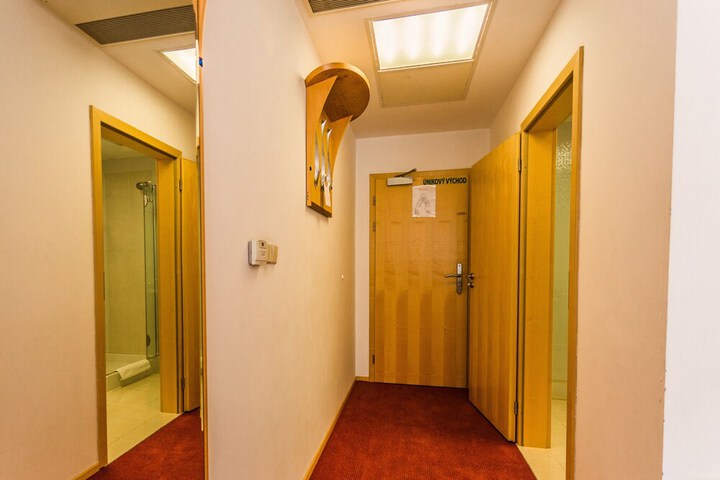 Room 29 of 102