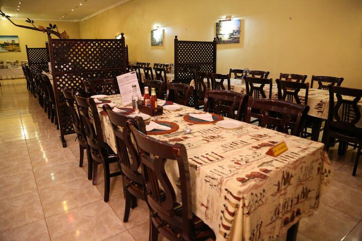 Dining 10 of 16