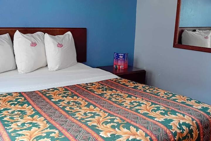 Room 8 of 12