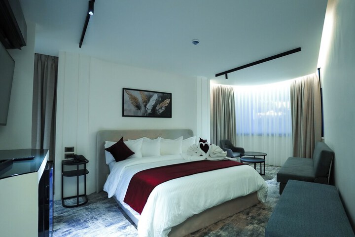 Room 4 of 12