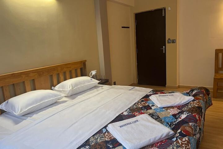 Room 3 of 28