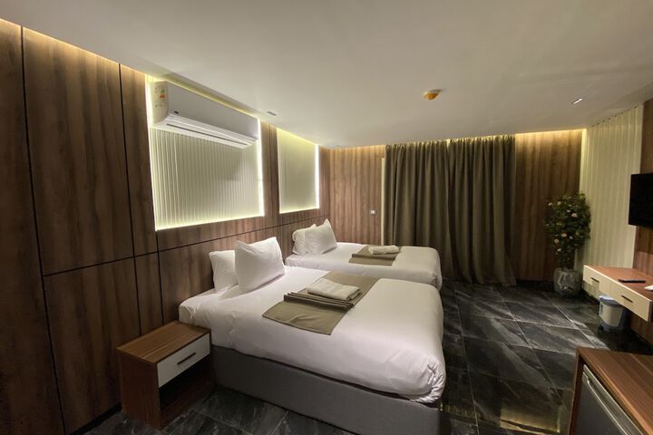 Room 53 of 114