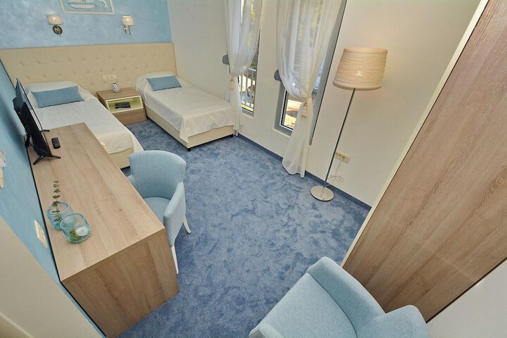 Room 43 of 166