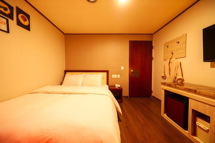 Room 9 of 22