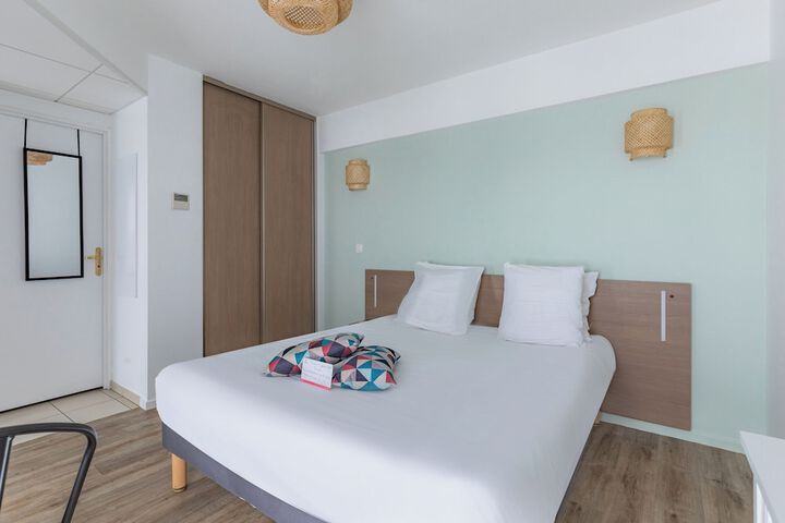 Room 2 of 42