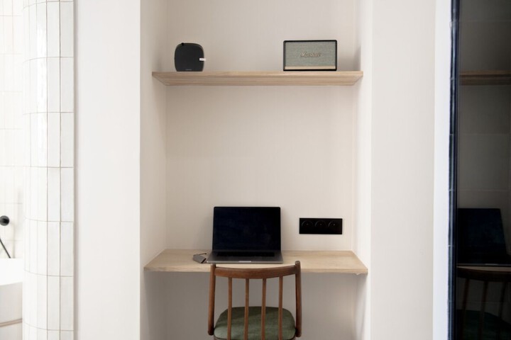 Room 10 of 18