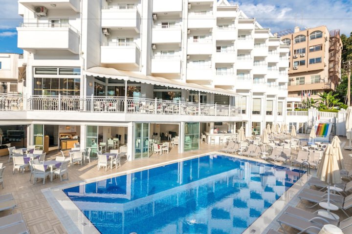 Hotel Pool