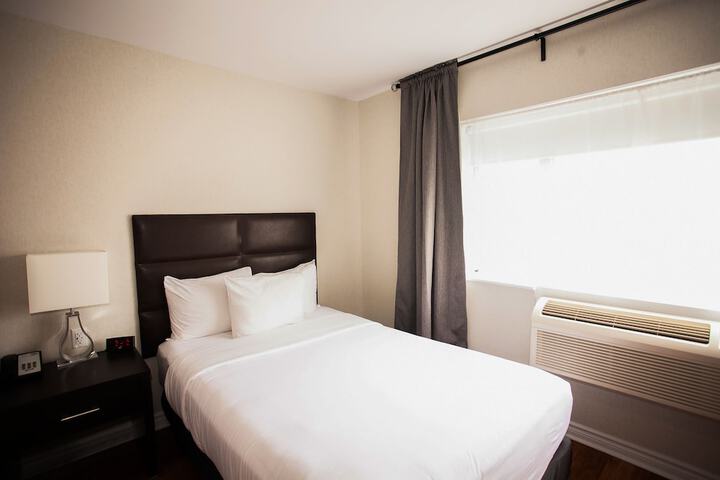 Superior Room 1 Queen Bed Kitchenette (19 of 26)