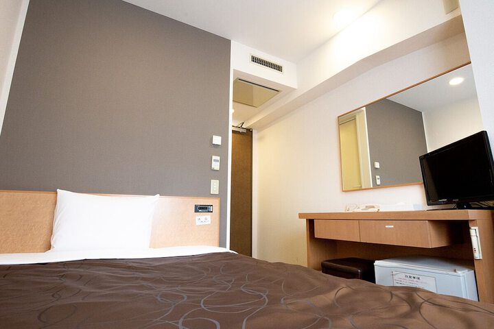Room 5 of 32