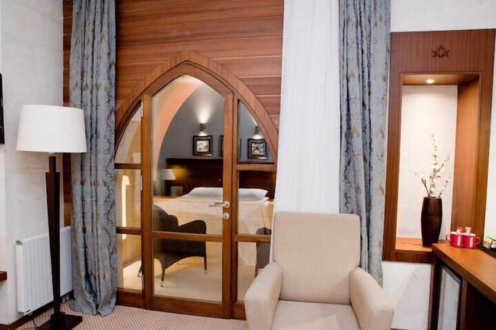 Room 20 of 35