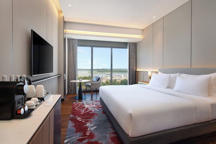 Room 30 of 77