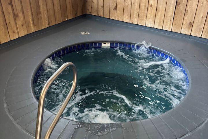 Indoor spa tub