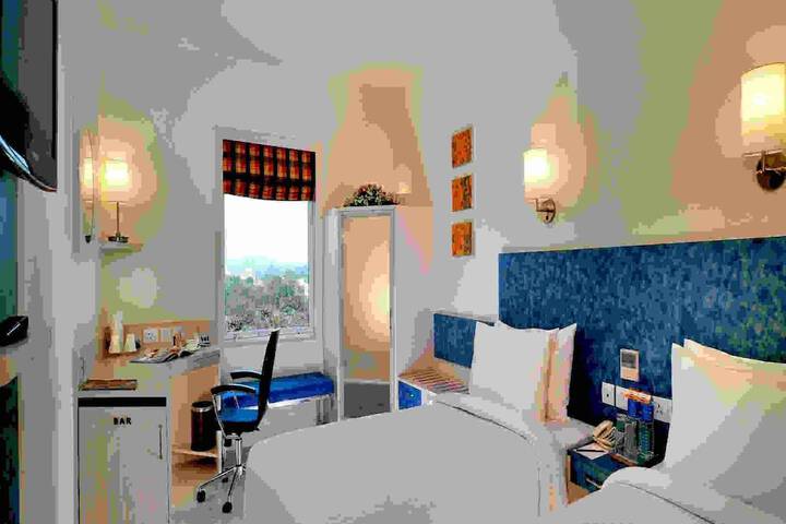 Room 10 of 36