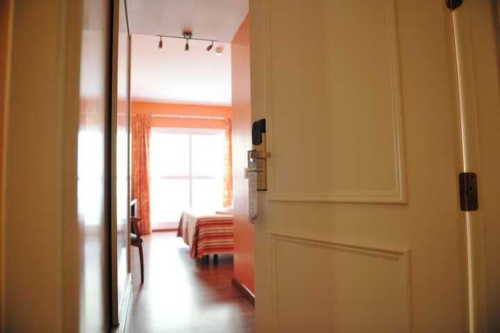 Room 15 of 36