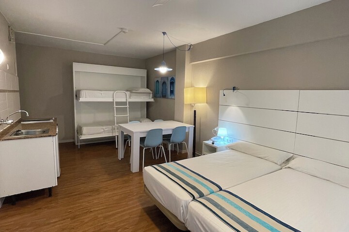 Room 27 of 40