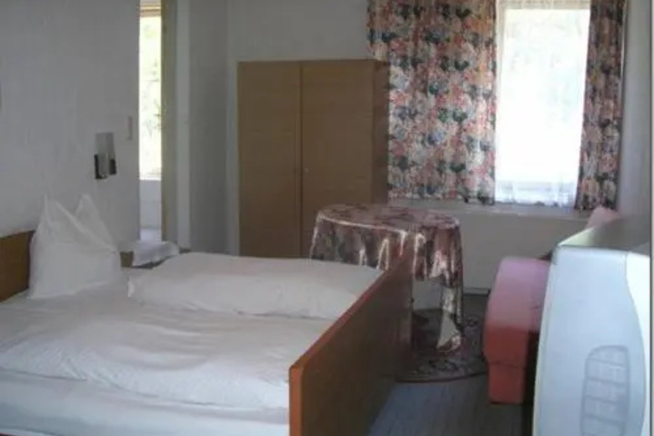 Room 3 of 9