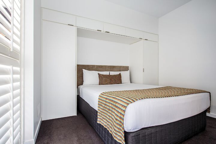 Room 4 of 32