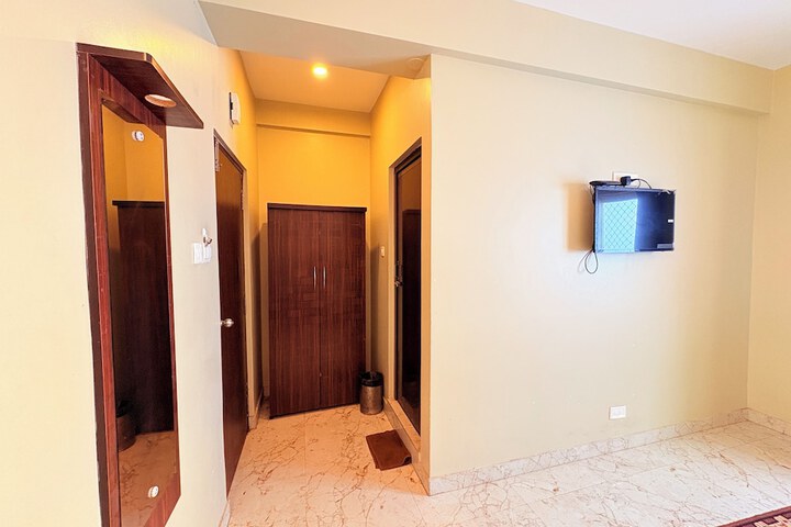 Room 10 of 28