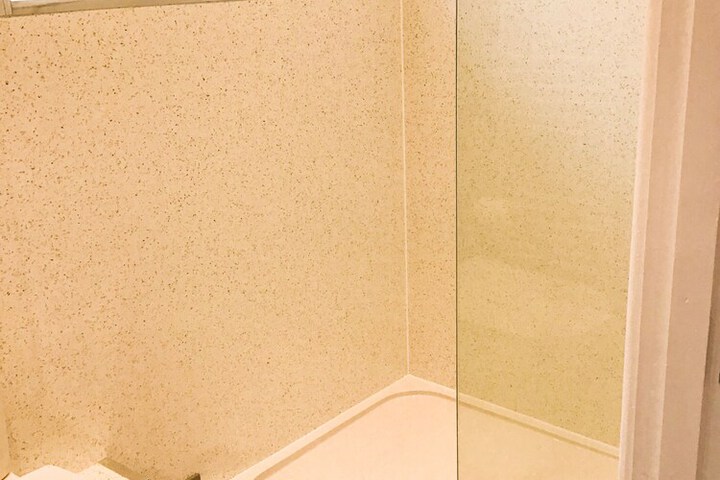 Room 7 of 10