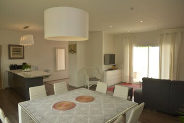 Room 10 of 14
