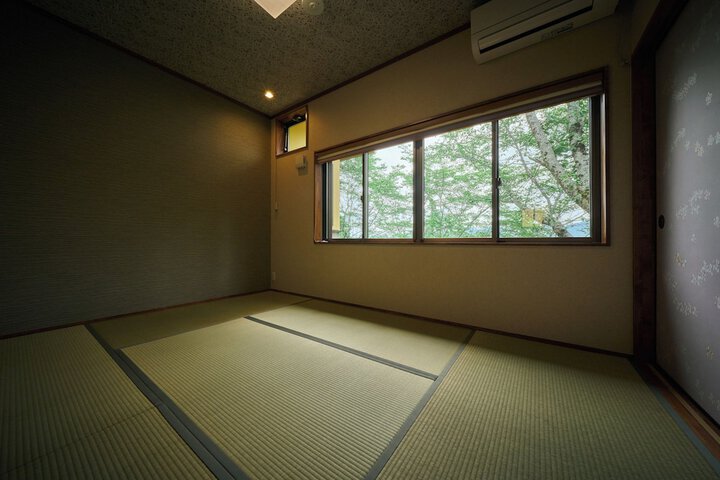 Room 16 of 79