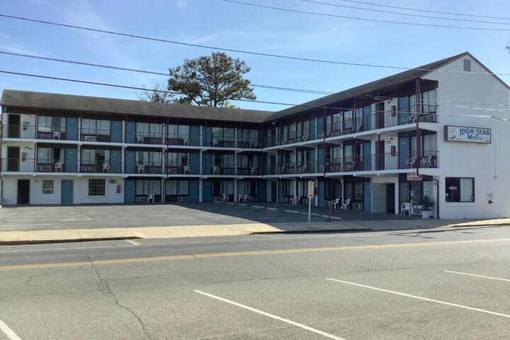 High Seas Motel