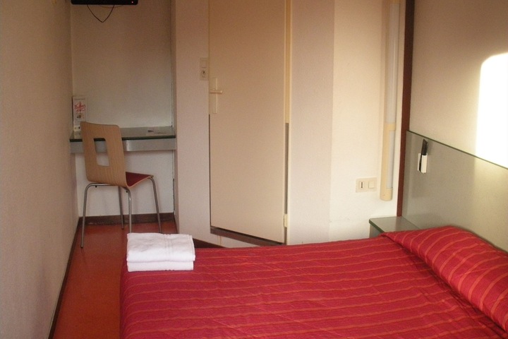 Room 6 of 31